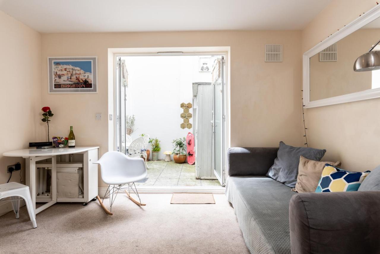 Little Brighton Beach Apartments - Also Separate Spa Cabin And Watersports Екстер'єр фото