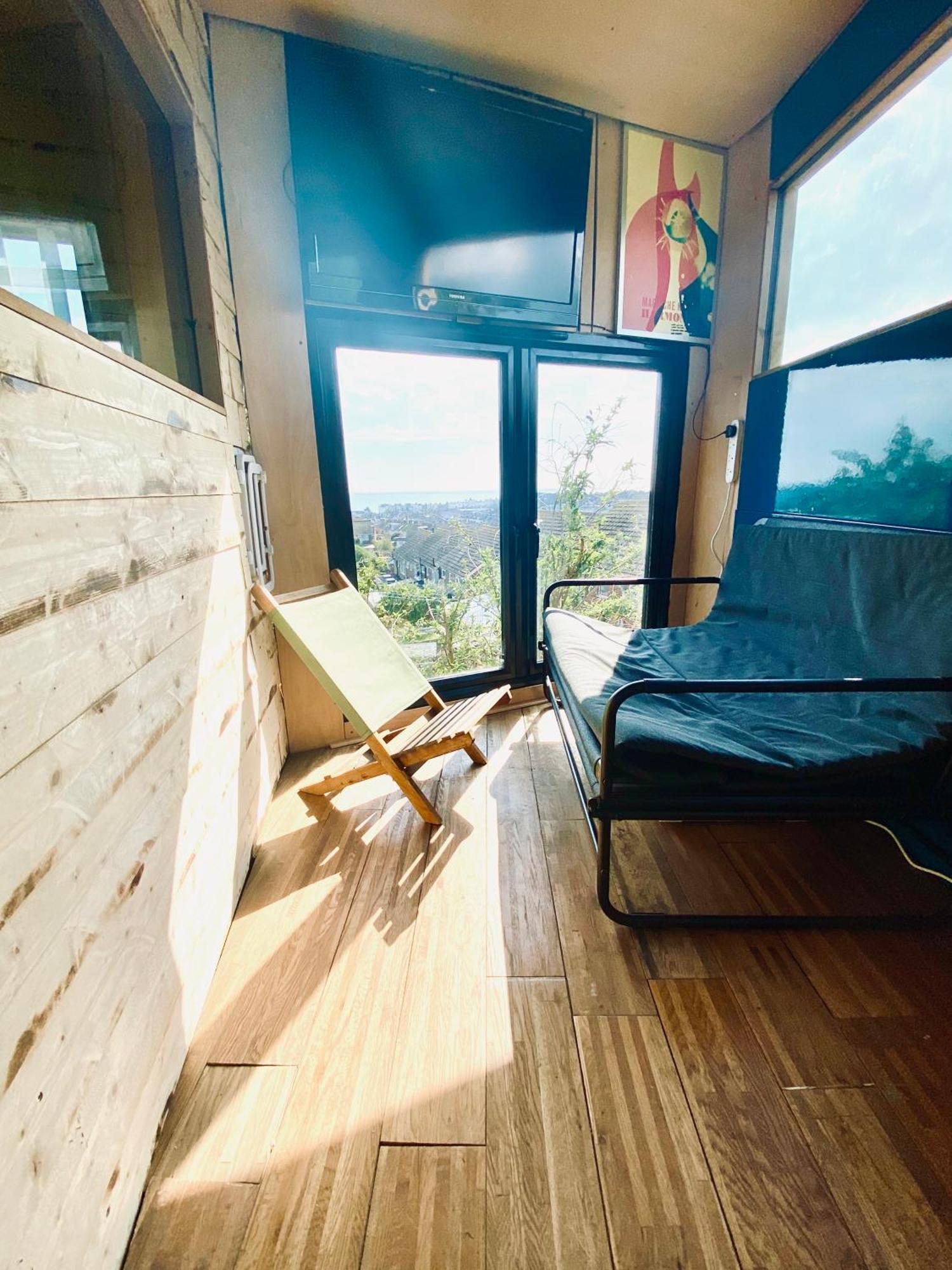 Little Brighton Beach Apartments - Also Separate Spa Cabin And Watersports Екстер'єр фото
